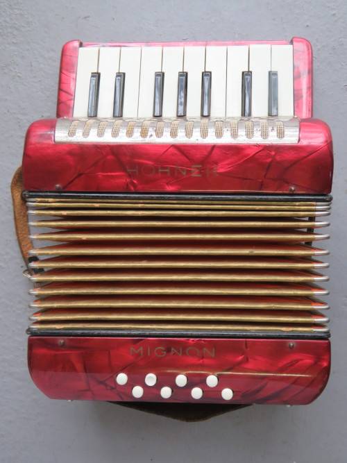 Vintage Hohner Mignon 17 Key 8 button small accordion - Working