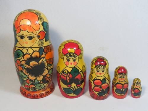 Vintage Russian Matryoshka nesting doll - Set of 5