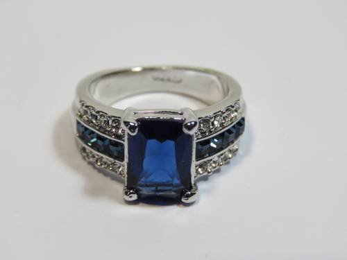 18Kt goldplated ring with blue stone