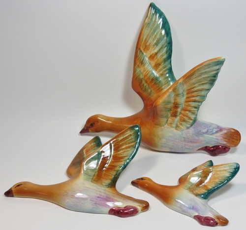 Set of 3 vintage porcelain flying geese - One damaged