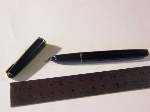 Parker '17' Lady fountain pen, needs a refill - as per photo