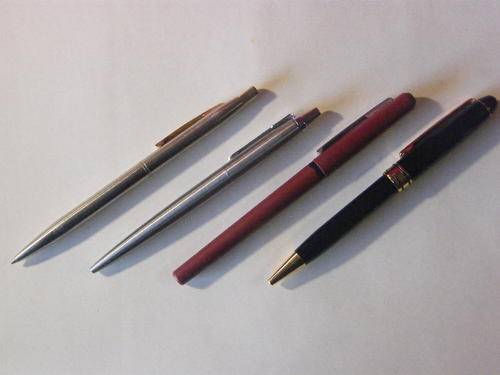 Lot of 4 pens including Parker without inner and Paper Mate, sold as a lot - as per photo