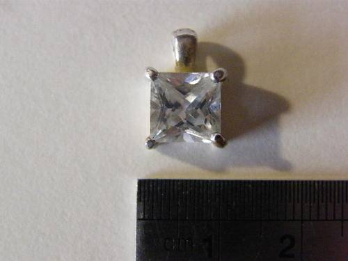 Vintage Silver pendant with large white stone, 2.8 grams - Decmarkdown