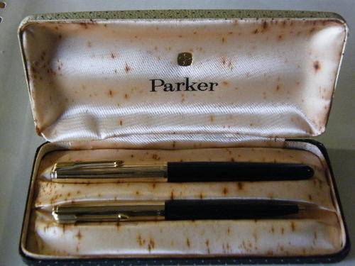 Vintage set of Parker fountain pen and ballpoint pen in Parker case - as per photo
