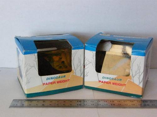Lot of 2 Vintage Dinosaur paperweights - Decmarkdown