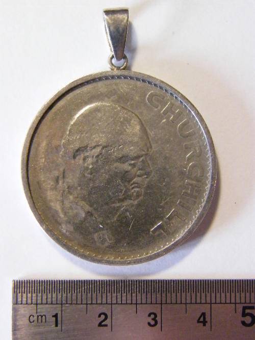 1965 Churchill crown in silver pendant mount