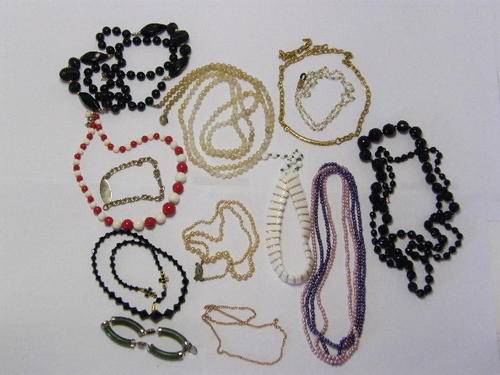 Lot of 14 Vintage Pieces of Broken or Tangled Jewellery - as per photo