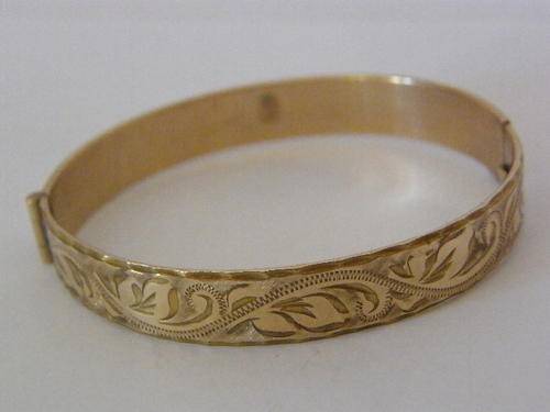 9kt Gold Metal Core Bangle - weighs 17.1 gram - as per photo