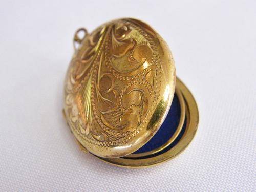 Vintage 9kt Metal Core locket Pendant - losing colour - as per photo