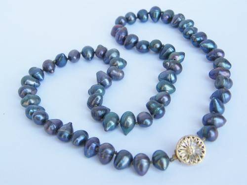 Vintage string of black baroque pearls with 14kt gold filled clasp - 48cm - as per photo