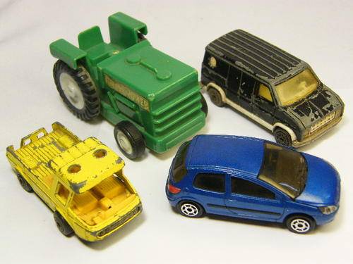 Lot of 4 toy cars - Majorette, matchbox etc. - @ CRAZY R1 start