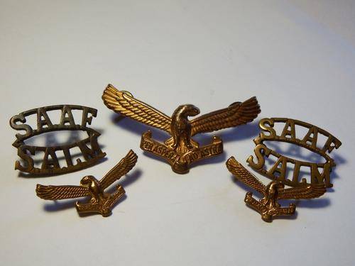 Set of SA Air Force cap, collars and shoulder title badges
