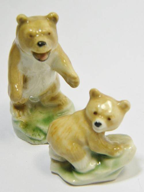 Vintage WADE Whimsies bear & cup collectable figurines - as per photo