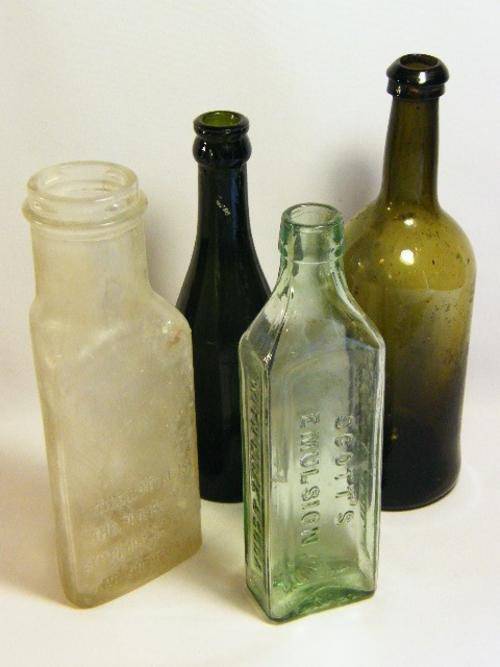 Lot of 4 very old bottles for your collection - as per photo