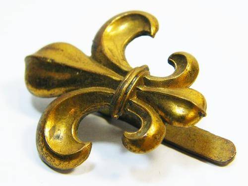 Manchester regiment cap badge with slide - as per photo