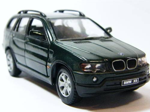 Kinsmart BMW X5 model car - scale 1/36 - pull back action - as per photo