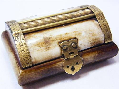 Ceylon Boerkamp 1901 trench art trinket box made from bone - as per photo