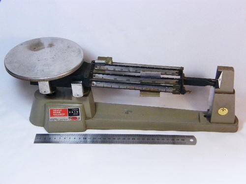 Vintage OHAUS triple beam balance scale - 2610g - as per photo