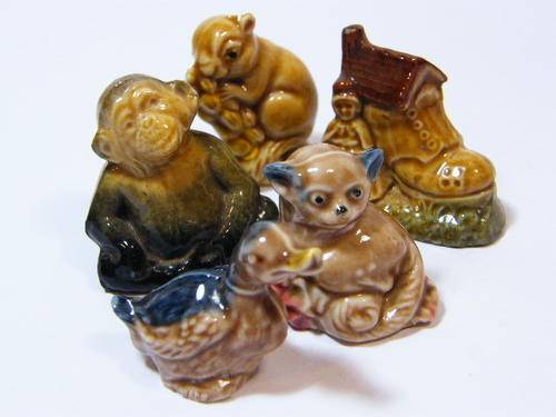 Lot of 5 vintage WADE whimsies - minor damage - as per photo