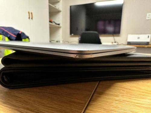 ***LOOK*** Apple Macbook Air M1 (2020)