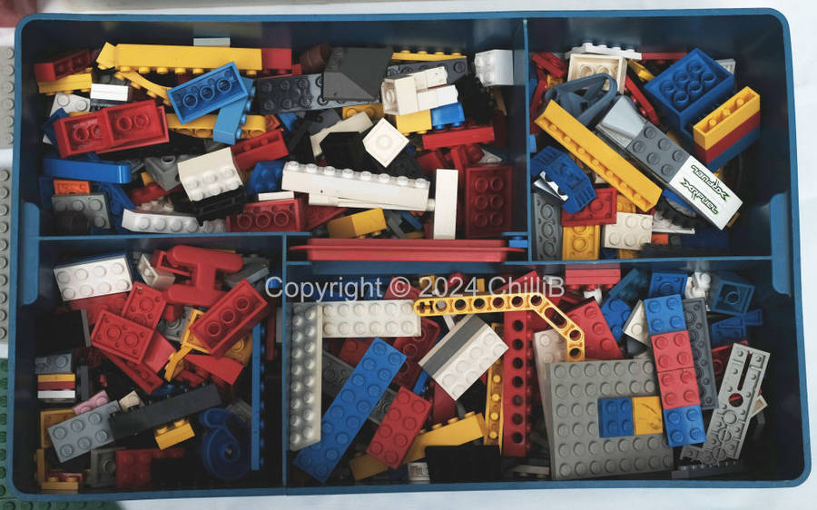 Lego Legoland bulk lot (1970 - 1980`s blocks and parts with booklets, carrying cases)