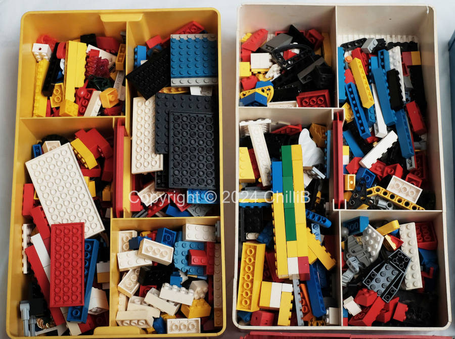 Lego Legoland bulk lot (1970 - 1980`s blocks and parts with booklets, carrying cases)