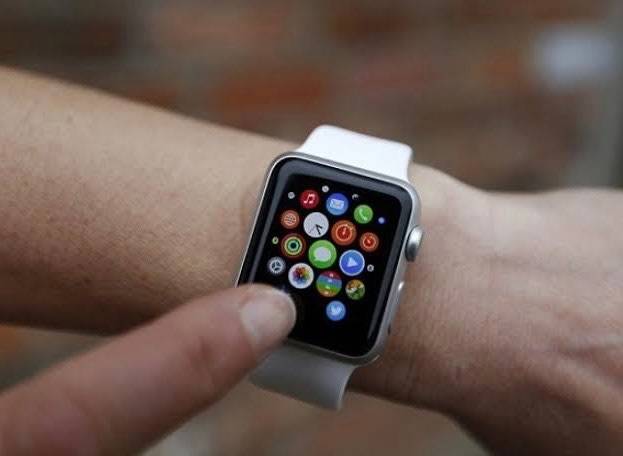 GREAT CONDITION - Apple Watch Series 2 - 42mm Silver Aluminium w/ Black Sport Strap -ABSOLUTE STEAL!