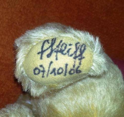 Steiff Signed Winnie the Pooh EAN 354410 2005 Edition