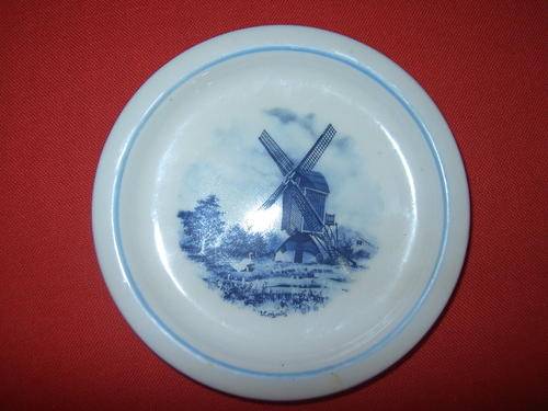 VERY SMALL PLATE. 11 CM. DON'T MISS, ITS ADORABLE!!