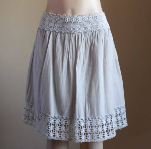 Light grey skirt with crochet detail (by GCouture)