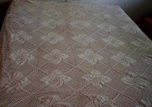 VINTAGE crocheted bedspread