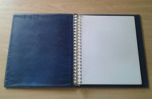 AS NEW LOVELY ALBO SOFT PAD MULTI-RING ALBUM WITH 33 BLANK PAGES (NOT NEW).
