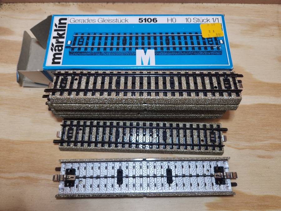Marklin Box of 10 Straight Track 5106