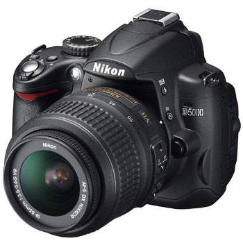 NIKON D5000 Digital SLR 12.9 MP with bag/ charger/ lens and memory card