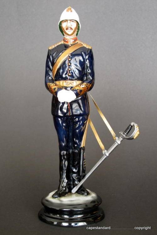 MICHAEL SUTTY VINTAGE MILITARY COLLECTABLE PORCELAIN FIGURINE