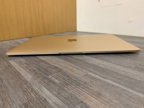 **MacBook 12 Retina**2015**Core M5**256GB SSD**8GB Memory**MAC OSX MOJAVE / WIN10**LOW CYCLE COUNT**