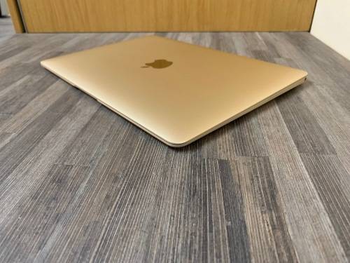 **MacBook 12 Retina**2015**Core M5**256GB SSD**8GB Memory**MAC OSX MOJAVE / WIN10**LOW CYCLE COUNT**