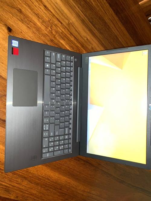 **8th Gen QUAD CORE Monster**Lenovo V330**8th GEN i7**8GB DDR4 RAM**1TB HDD**AMD 530 GPU**FHD LED**