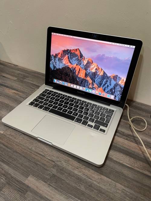 **MacBook PRO 13**Core i5**500GB HDD**8GB Memory**MAC OSX / WIN10**
