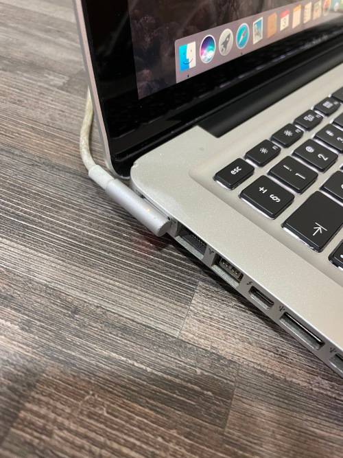 **MacBook PRO 13**Core i5**500GB HDD**8GB Memory**MAC OSX / WIN10**