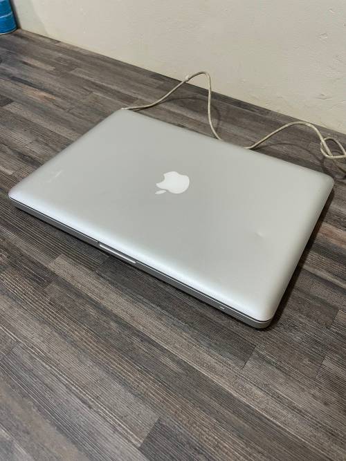 **MacBook PRO 13**Core i5**500GB HDD**8GB Memory**MAC OSX / WIN10**