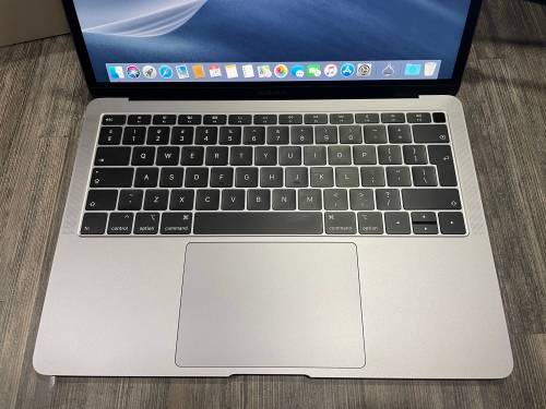 **AS NEW**SPACE GREY**Macbook AIR RETINA**8th Gen i5**8GB Memory**128GB SSD**2019**True Tone**