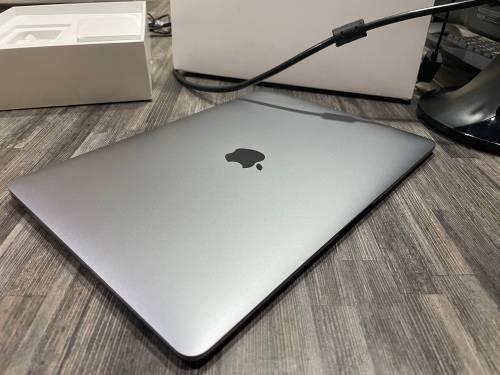 **AS NEW**SPACE GREY**Macbook AIR RETINA**8th Gen i5**8GB Memory**128GB SSD**2019**True Tone**