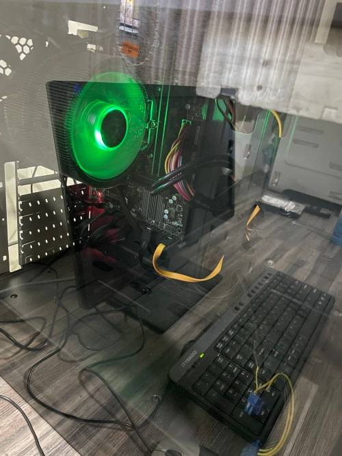 **MSI**GAMING TOWER**6th GEN i5**INTEL HD**8GB DDR4**320GB HDD**17` LED**Complete PC**