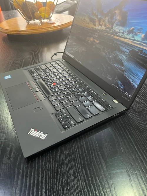 **Lenovo Thinkpad X1 Carbon**7th Gen i7**16gb DDR4**512Gb NVME SSD**14" FULL HD**BACKLIT KB**