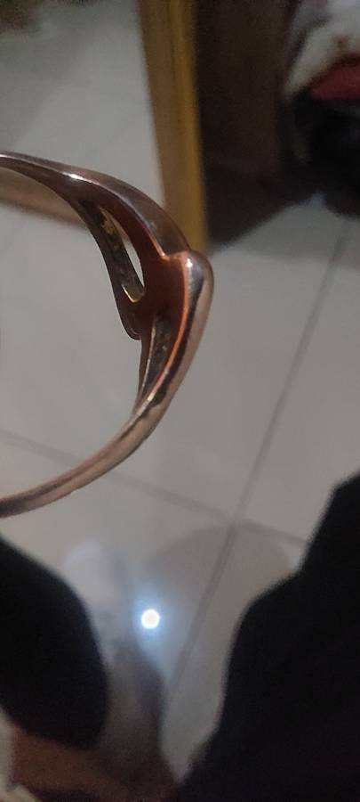 SOLID 9CT GOLD LADIES RING