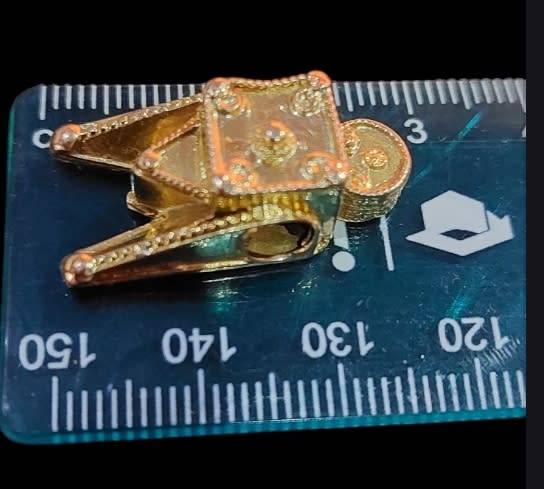 18ct gold thali peg / pendant see pictures