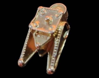 18ct gold thali peg / pendant see pictures