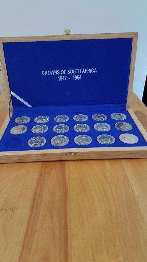 Set 1947-1964 (missing 1959) crowns(5 shillings) in beautiful wooden display case.