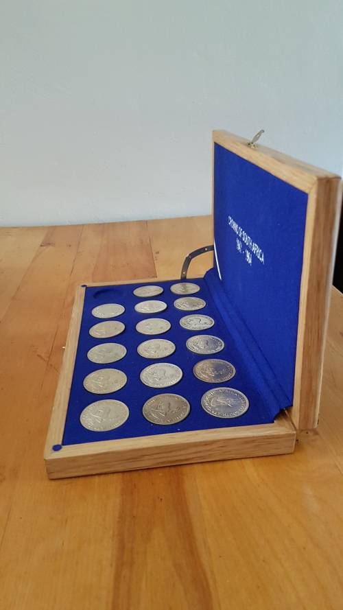 Set 1947-1964 (missing 1959) crowns(5 shillings) in beautiful wooden display case.
